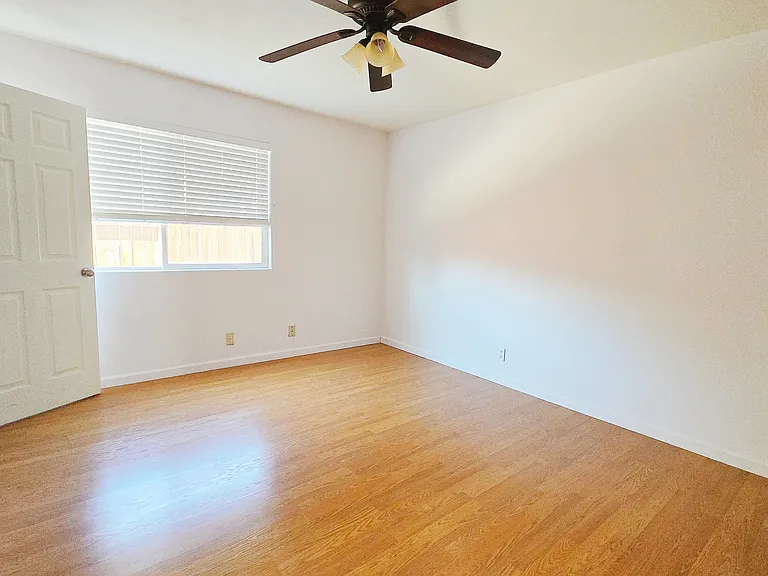 25605 Catalejo Ln — Photo 12