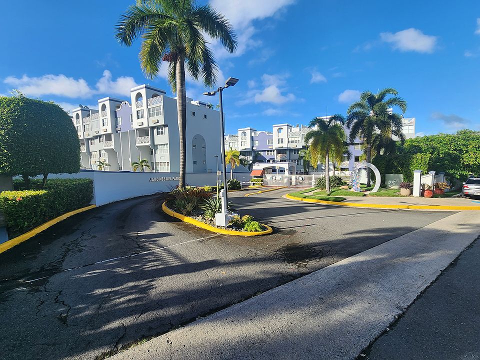 Jardines del Parque main entrance