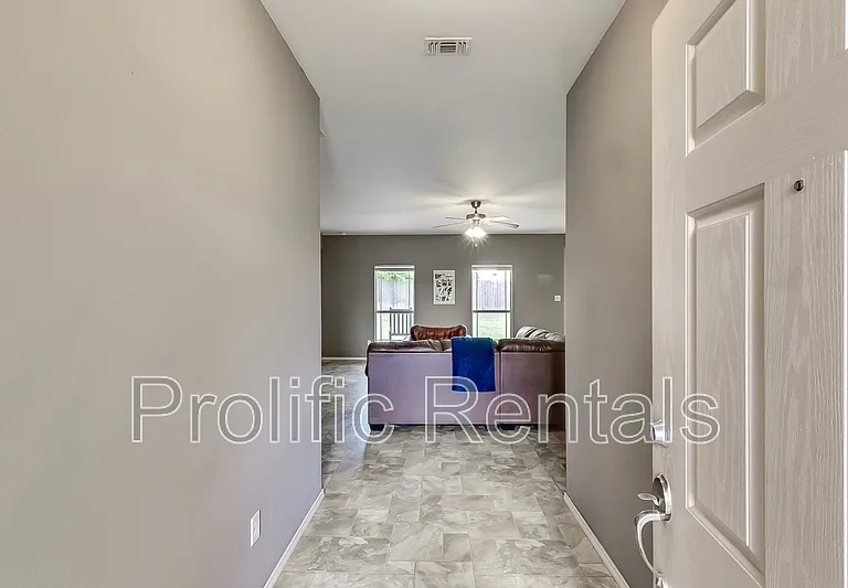 5102 Screaming Eagle Cir — Photo 4