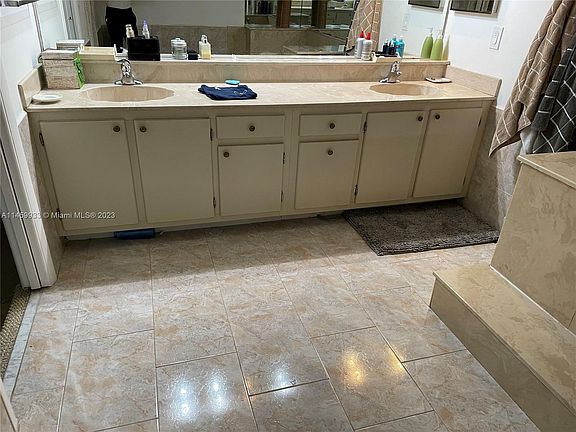 5th image of 3843 Alcantara Ave #76B