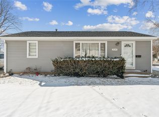 2041 Sharwood Dr NE, Cedar Rapids, IA 52402