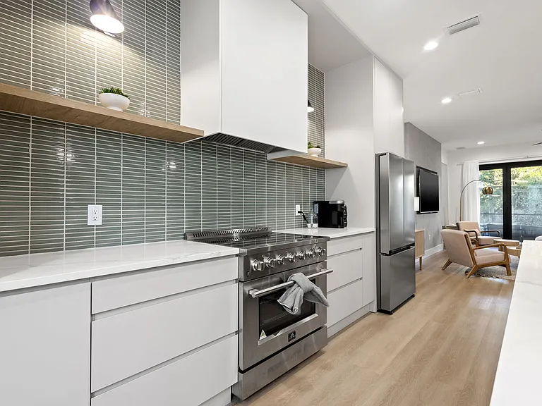 210 W Columbus Dr #3 — Photo 25