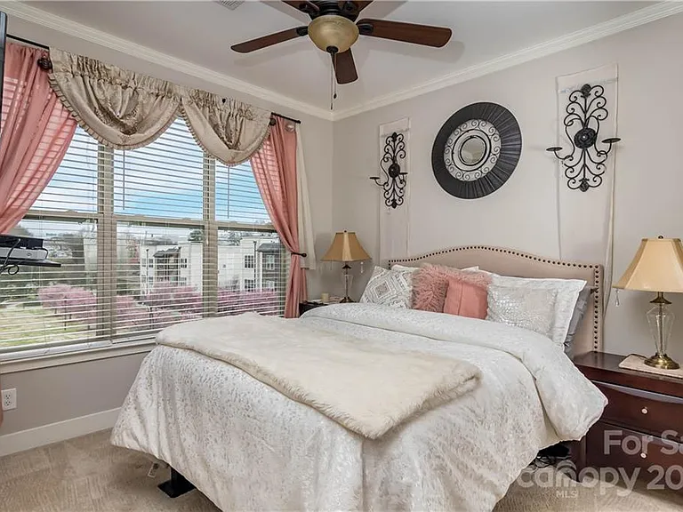 744 Seigle Point Dr — Photo 12