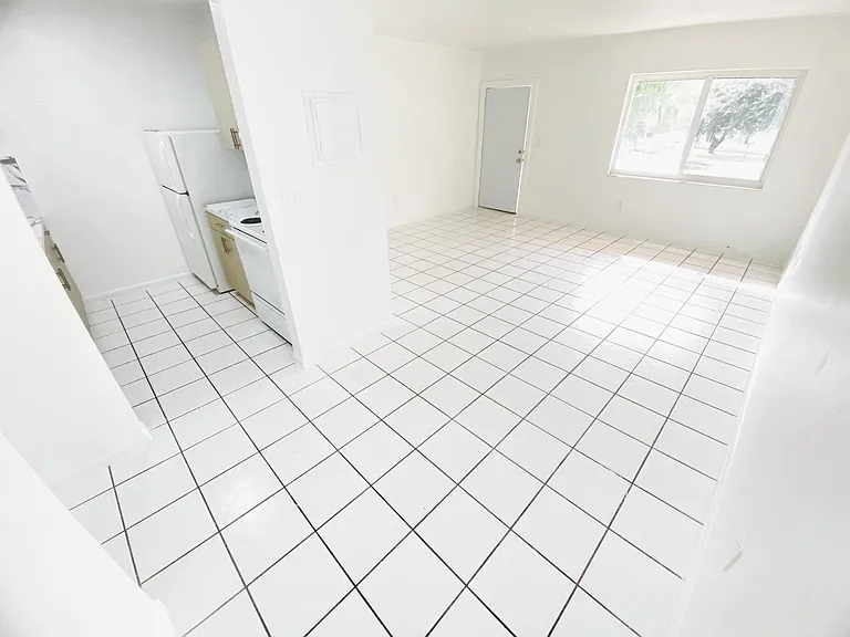 115 Bentley Dr #4 — Photo 4