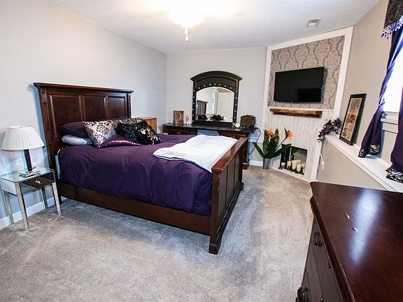 5th image of 506 Columbia Dr APT L