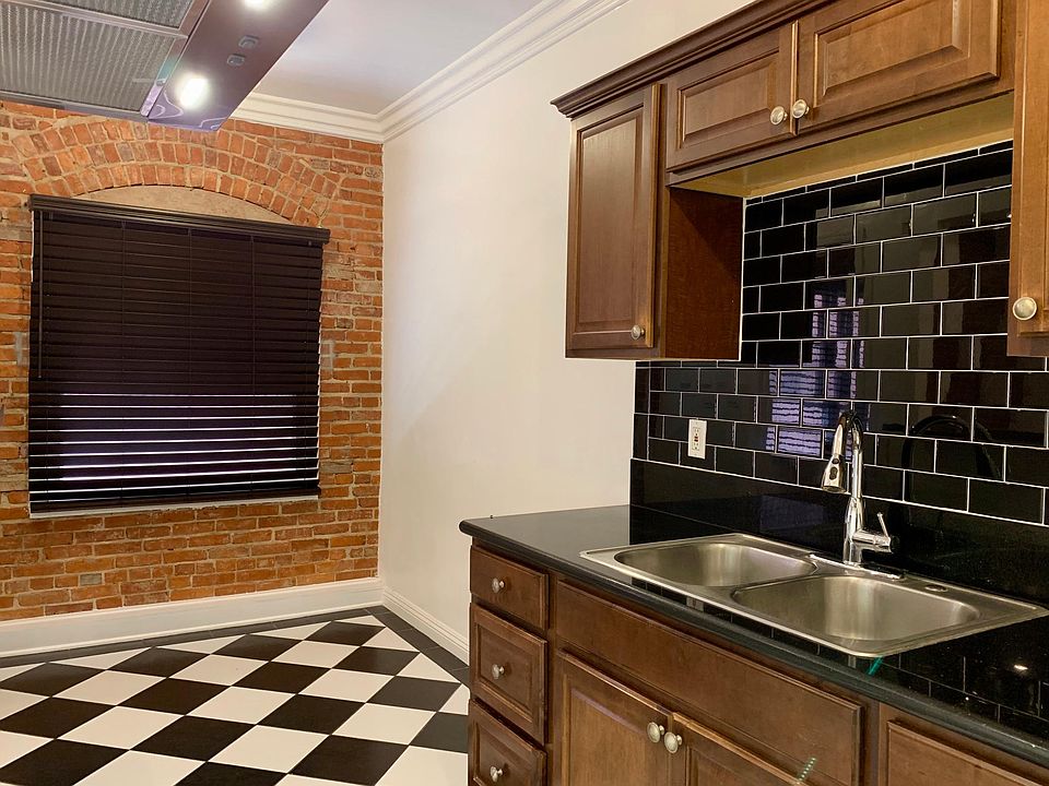 1st image of 4029 Oakwood Ave #304