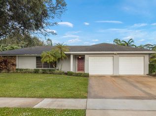 1192 Essex Dr, Wellington, FL 33414