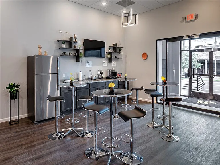 Lancaster Lofts — Photo 4
