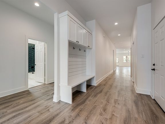 5th image of 327 Lovers Ln