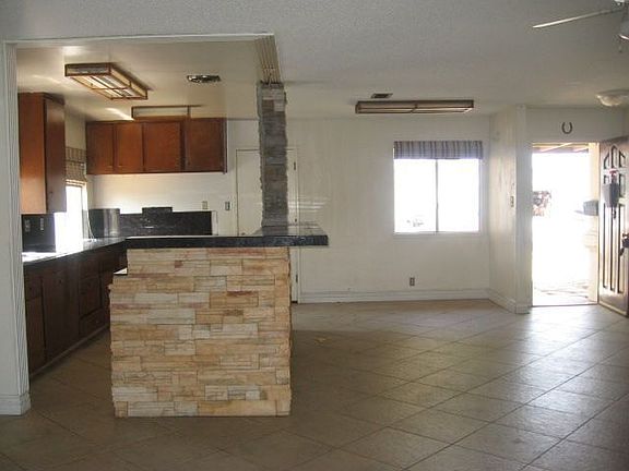 2nd image of 808 N Palisade Dr