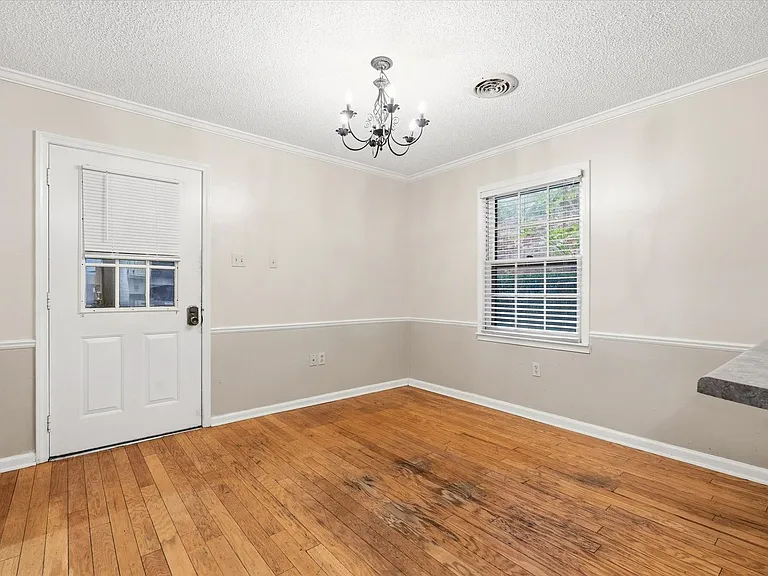 1610 Hillcrest Dr — Photo 35