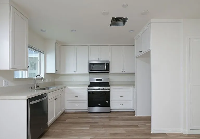 4358-4360 Ocean View Blvd #4358 — Photo 2