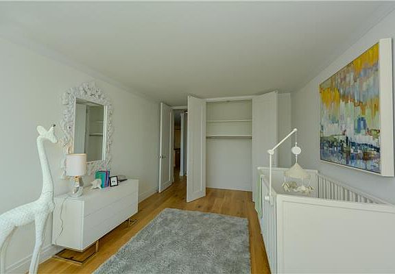 3rd image of 201 E 86th St APT 19E
