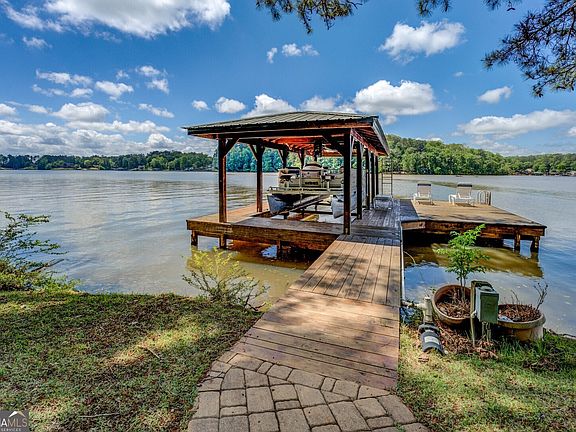 4th image of 2000 Campbell Rd