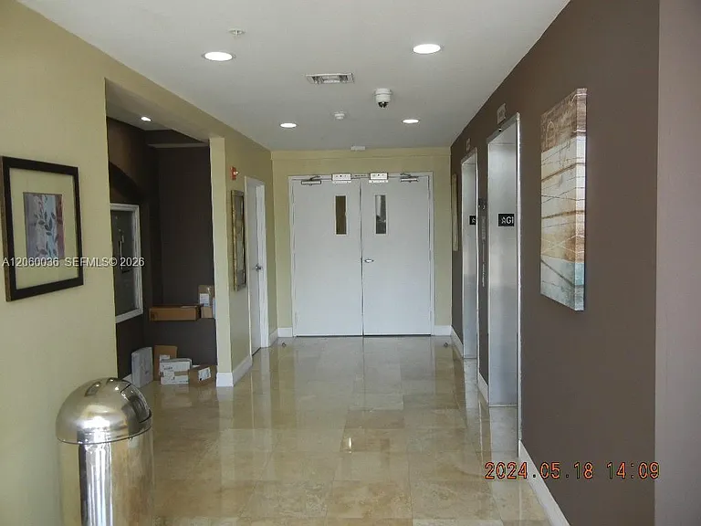 215 SW 42nd Ave #1007 — Photo 9