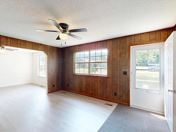 3rd image of 284 Rutland Ave