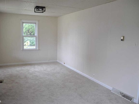 3rd image of 27043 Osmun St