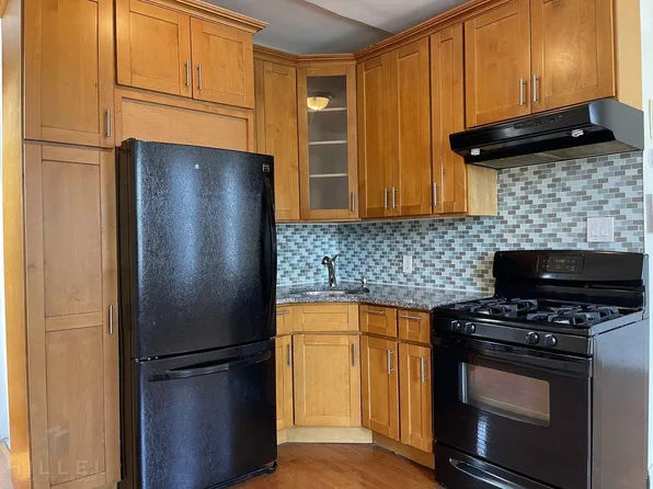 820 Wyckoff Avenue image 1 of 6