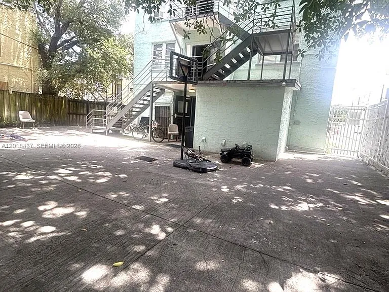 967 SW 5th St #20 — Photo 9
