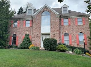 2308 Southampton Dr, Pittsburgh, PA 15241