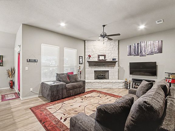 5th image of 3907 Del Rio Ct