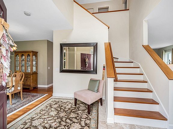 3rd image of 37 Beechwood Dr