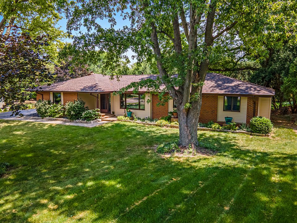 1st image of 847 Hemlock Dr