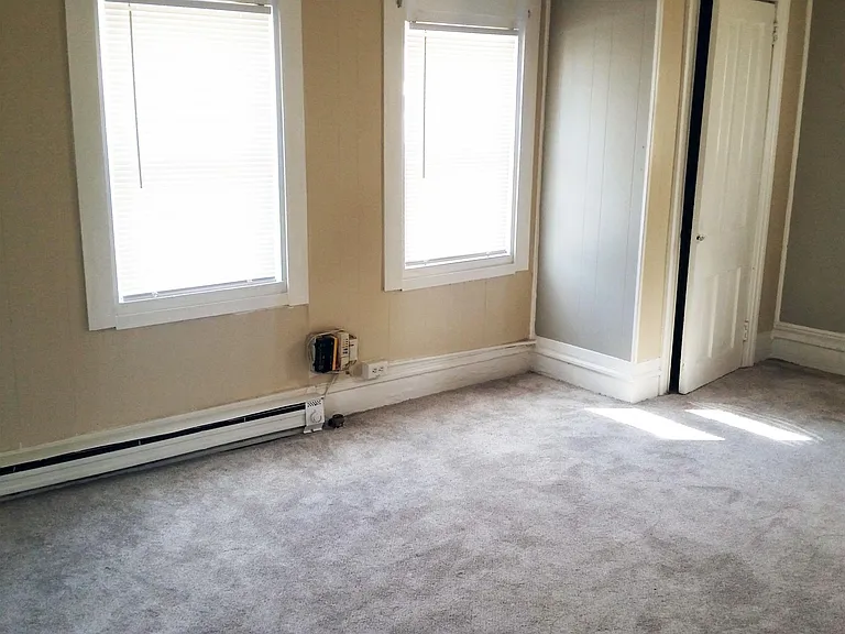 1212 Dekalb St #2R — Photo 2