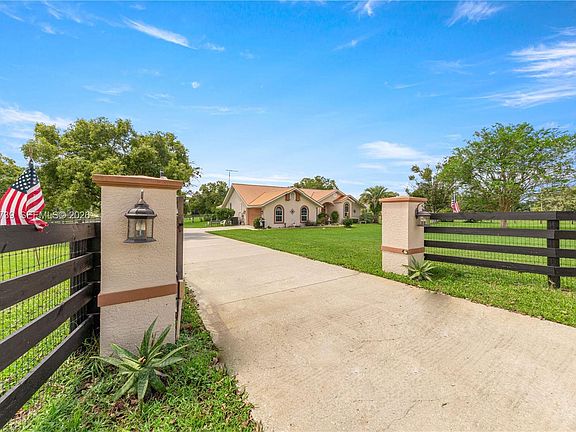 2nd image of 8400 SW 52nd Ct