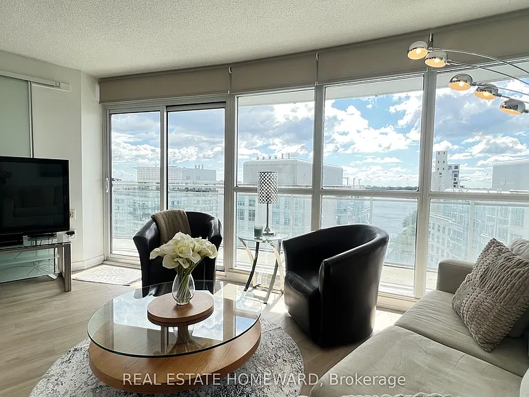 38 Dan Leckie Way #1512 — Photo 4