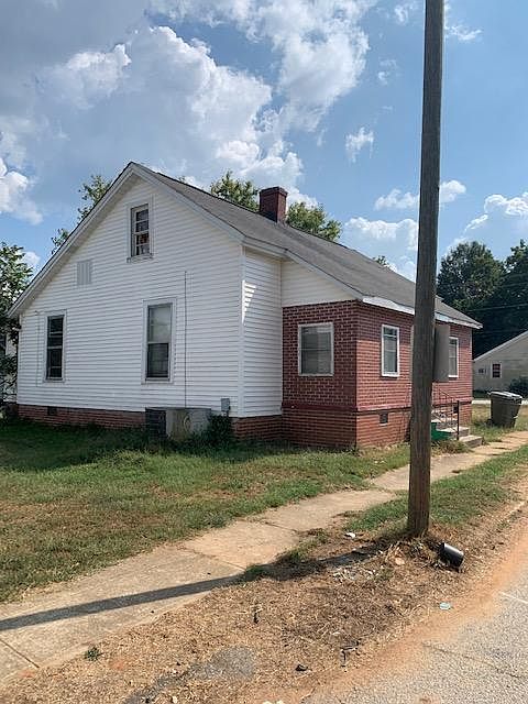 2nd image of 600 Bailey St