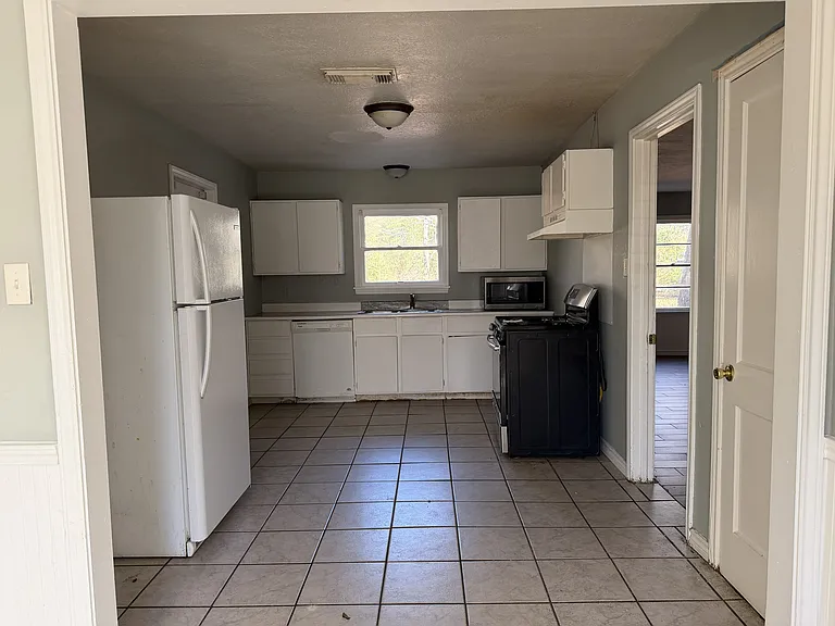302 Harris Blvd — Photo 6