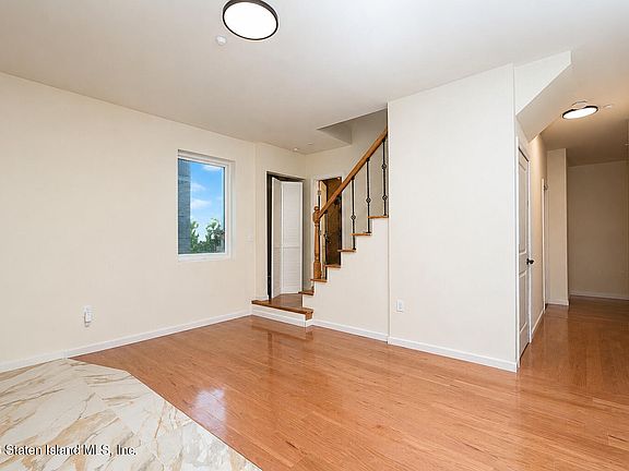 4th image of 55 Park Pl