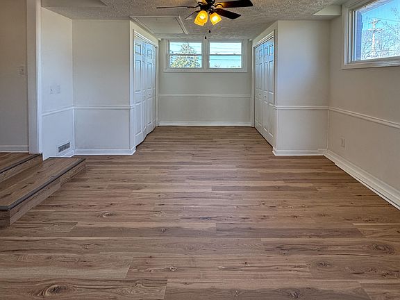 5th image of 206 Blue Ribbon Pkwy