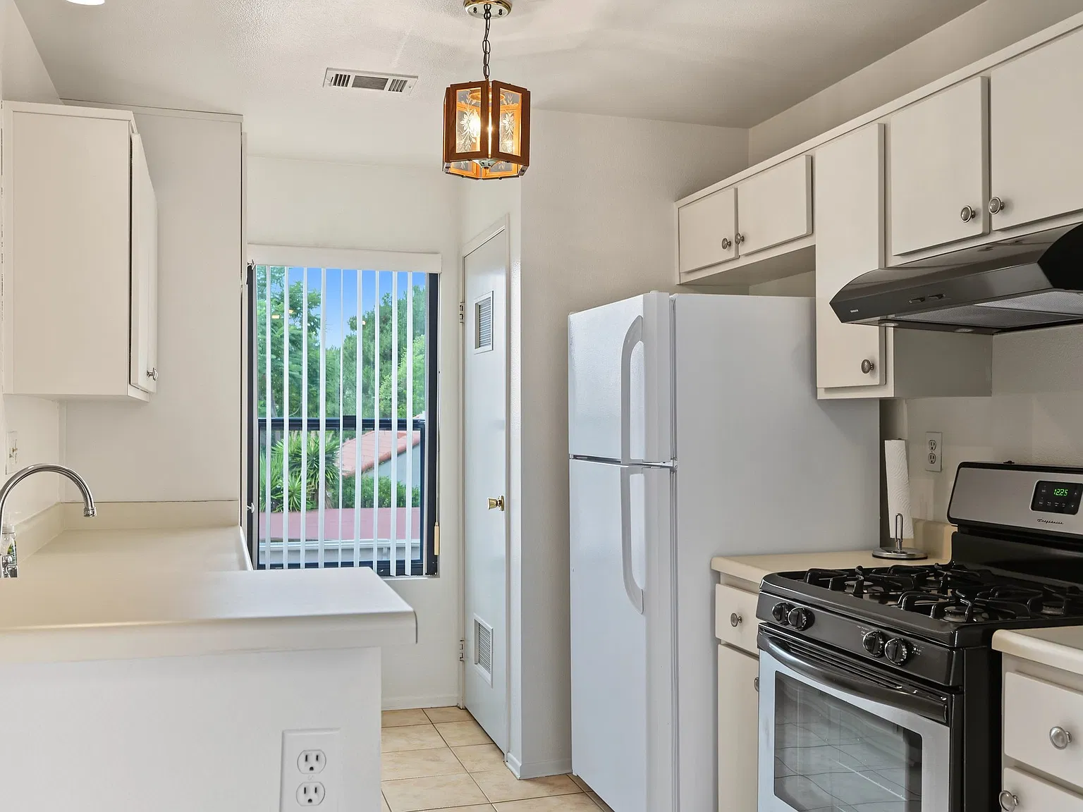 2 bed, 954 sqft, $2,950 — Photo 2