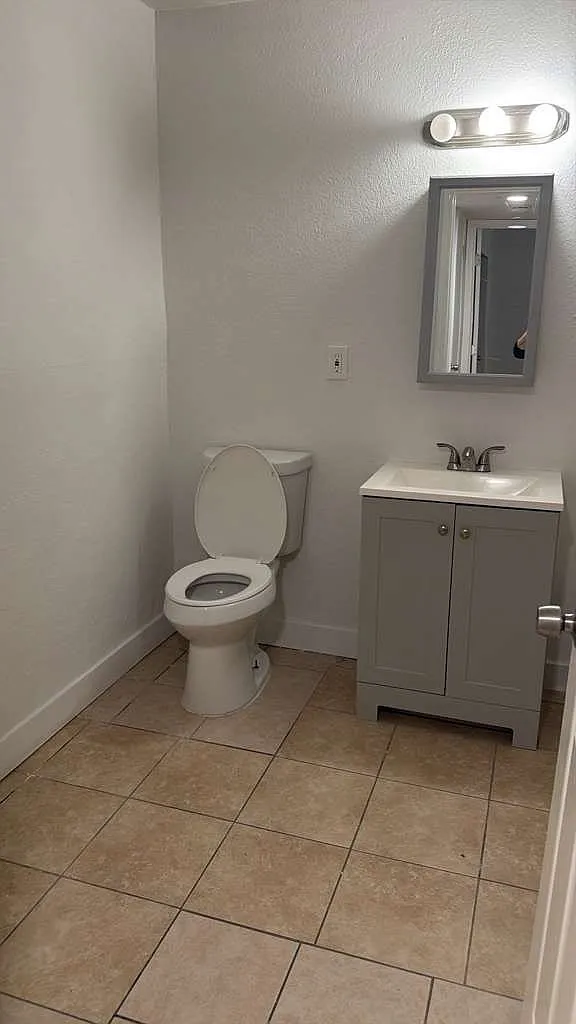 2 bed, 708 sqft, $1,300 — Photo 2