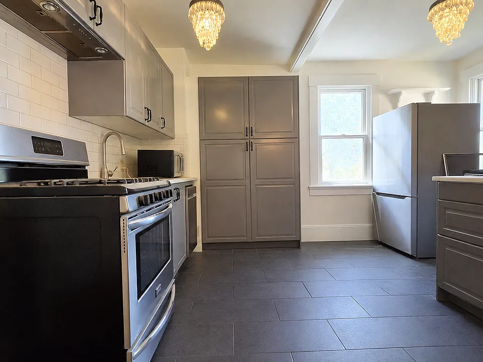576 Trapelo Rd