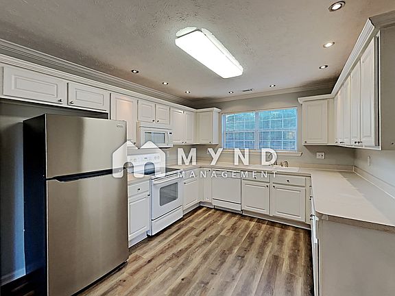 4th image of 205 Courtlyn Way