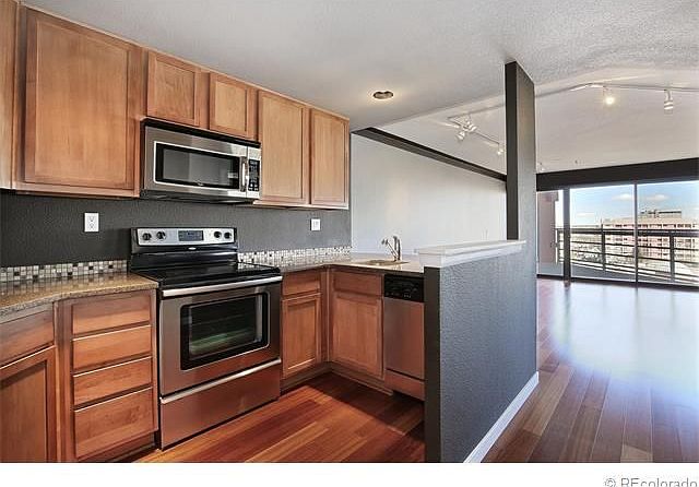 1st image of 100 Park Ave W APT 805