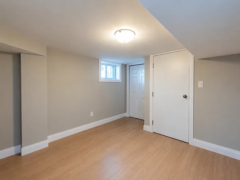 605 Mohawk Rd E #BASEMENT — Photo 9