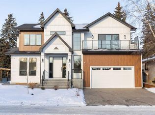 12 SW Vardana Pl NW, Calgary, AB T3A 0C5