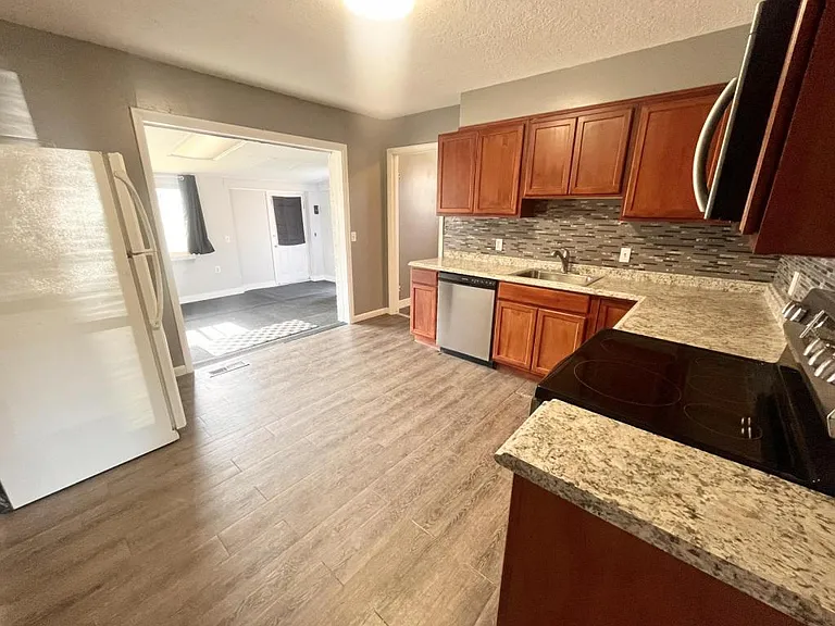 364 N Wall Ave — Photo 5