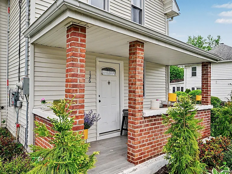 126 Winthrop Ave — Photo 2