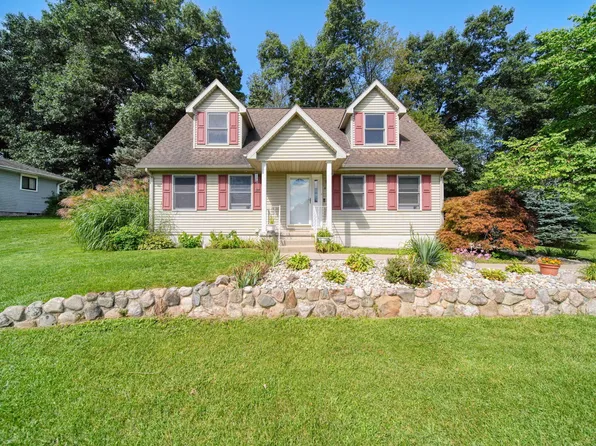 475 Skyline Dr, Horton, MI 49246