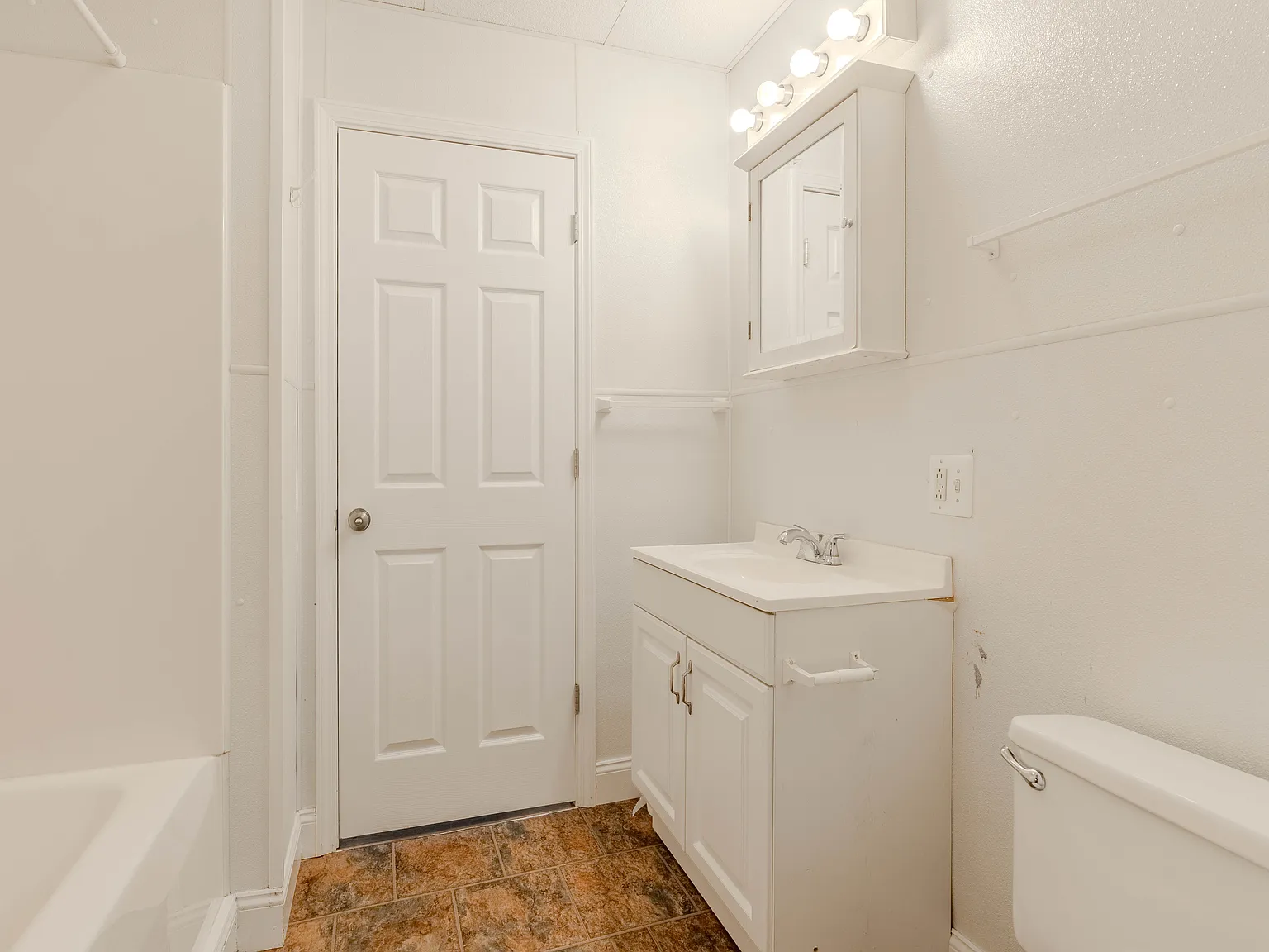 2 bed, 1.0 bath, 1023 sqft, $1,000 — Photo 4