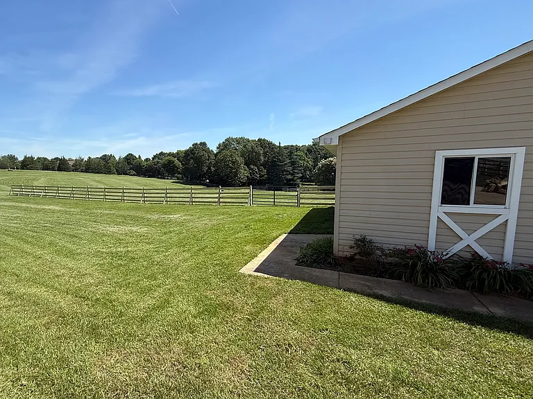 203 Bruce Meadow Rd — Photo 2