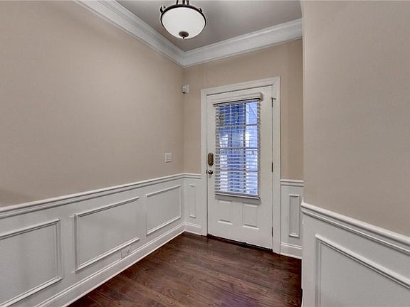 3rd image of 11619 Davenport Ln