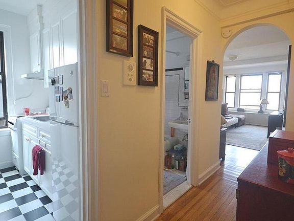 5th image of 201 W 77th St APT 12G