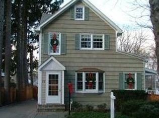 27 Elmwood St, Pleasantville, NY 10570