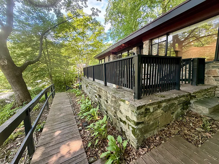 11 Rolling Rd — Photo 3